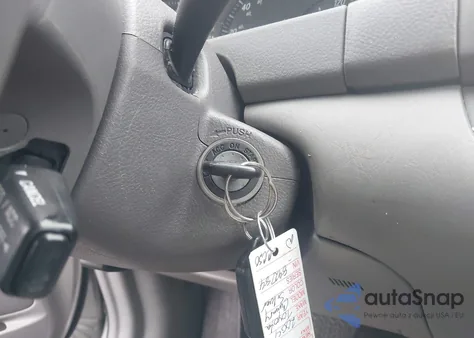 2004 Toyota Camry Le z USA, uszkodzony, nr VIN 4T1BE32KX4U842784